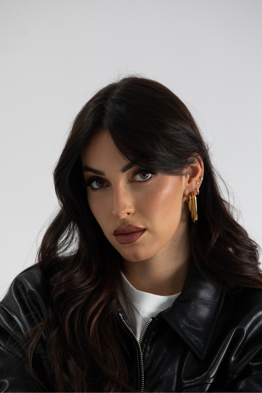 Angelina Jolie - hoops