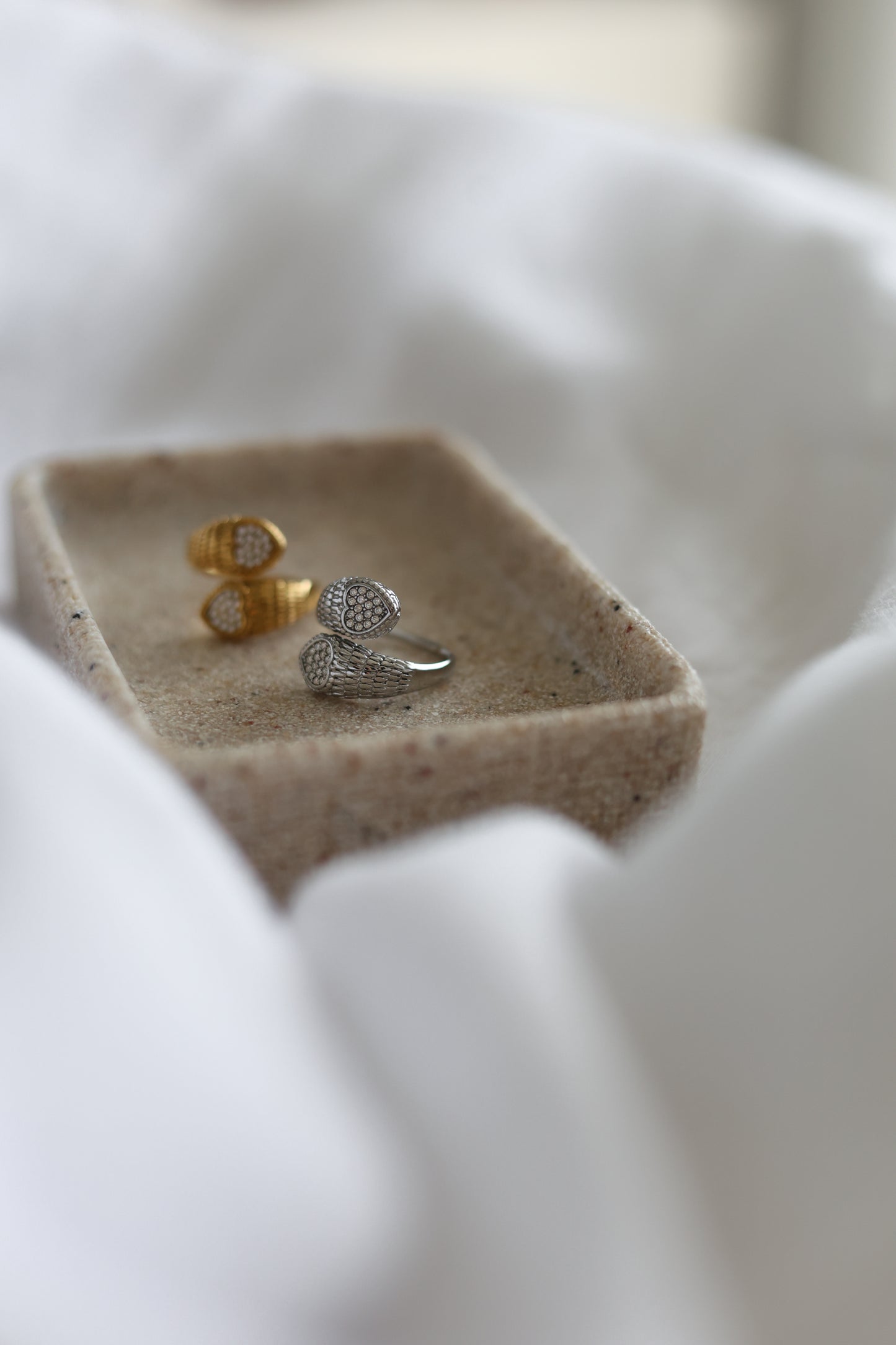 Zoe Saldanha - ring