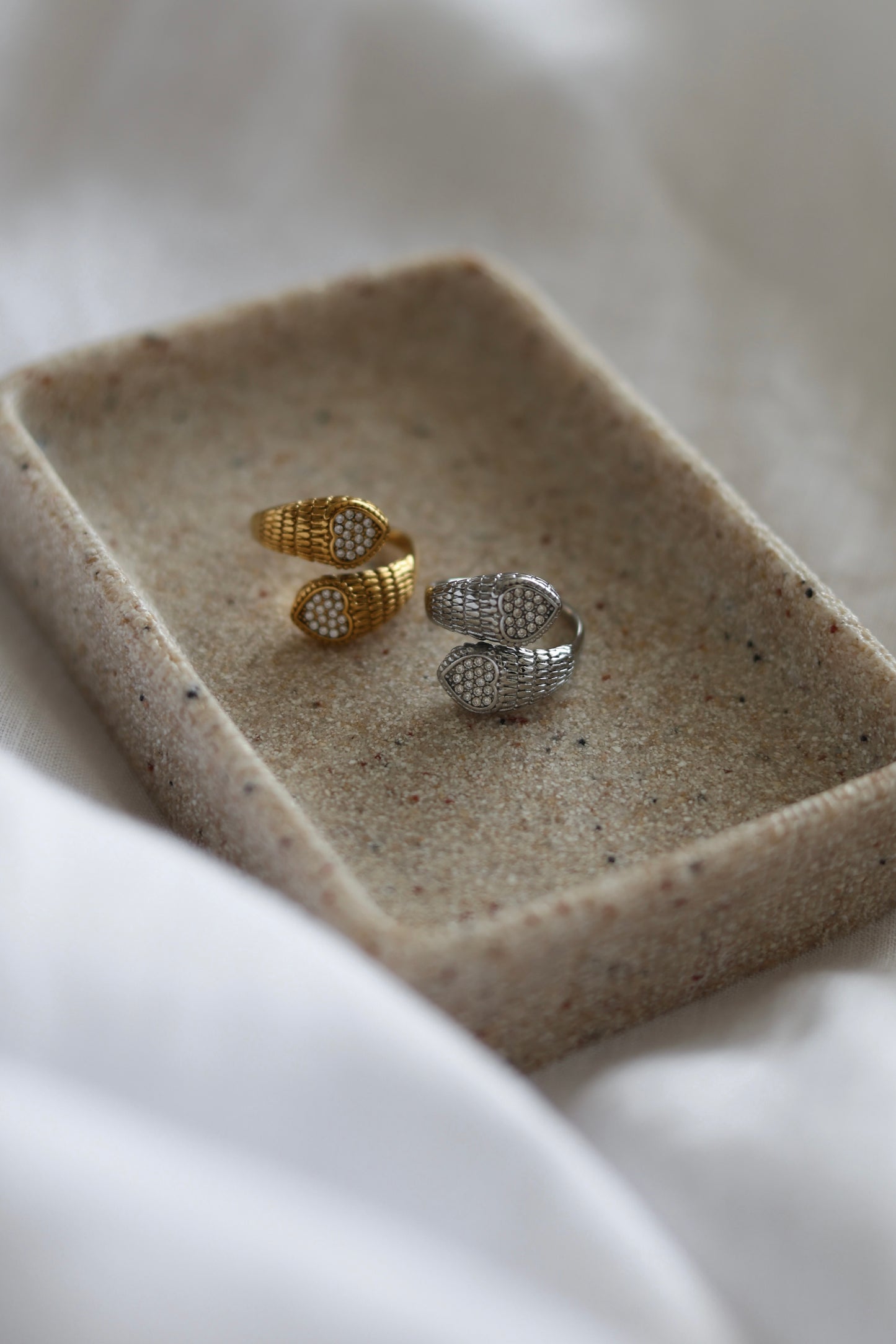 Zoe Saldanha - ring