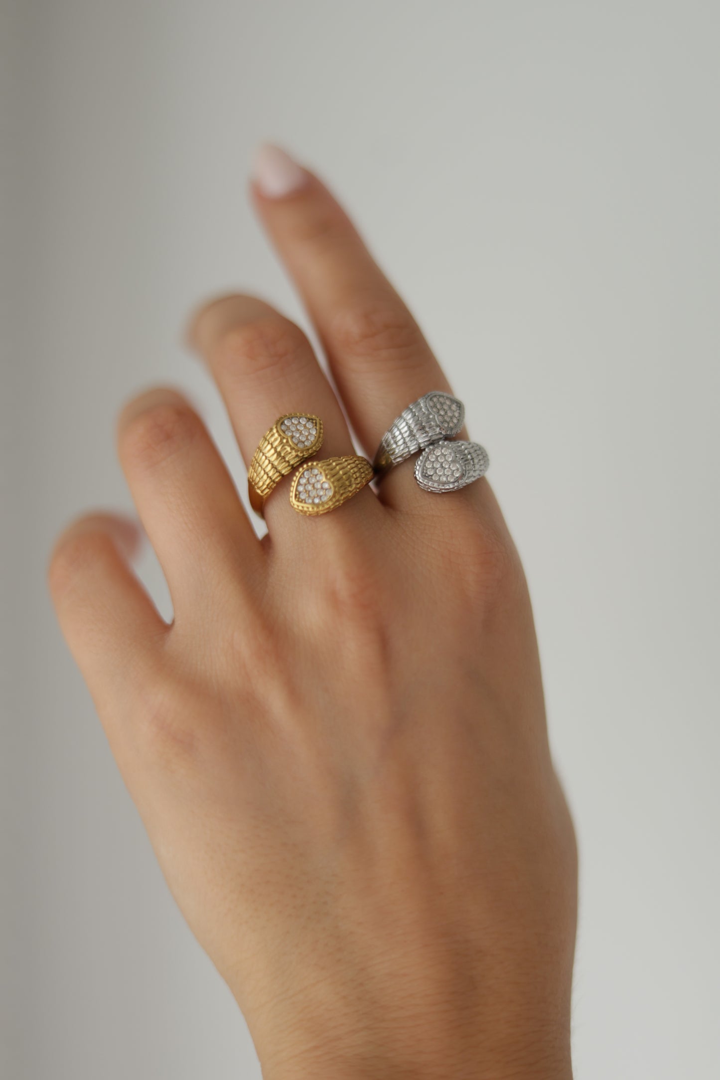 Zoe Saldanha - ring