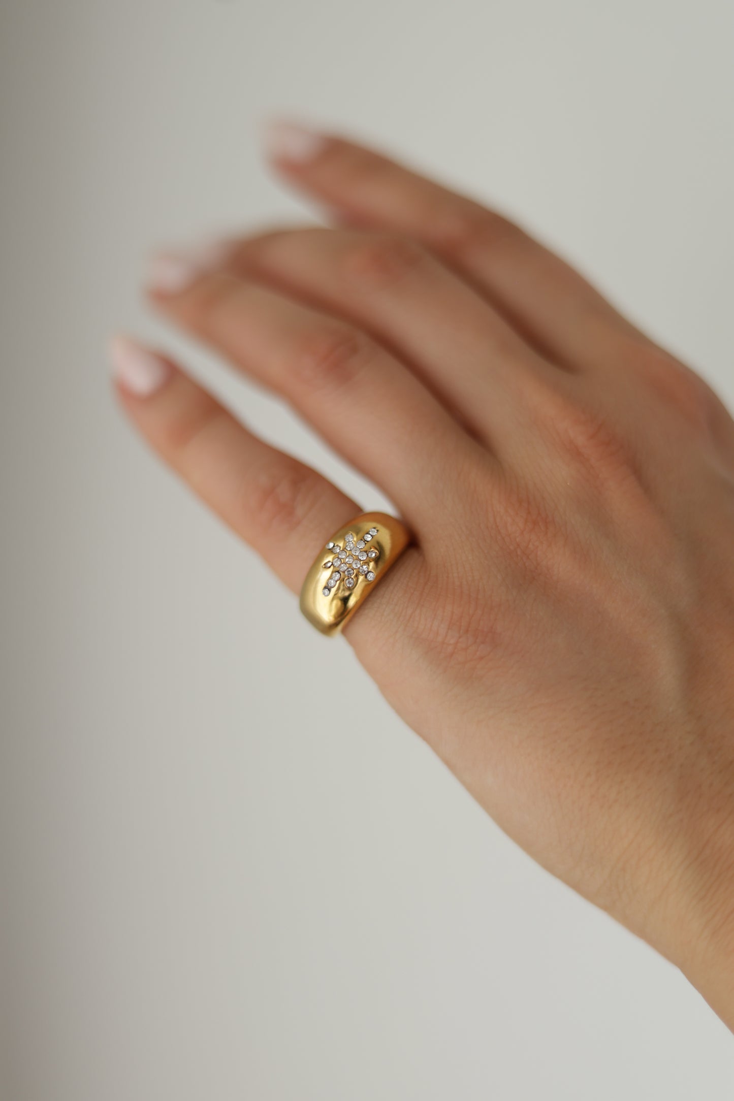 Lucy Liu - ring