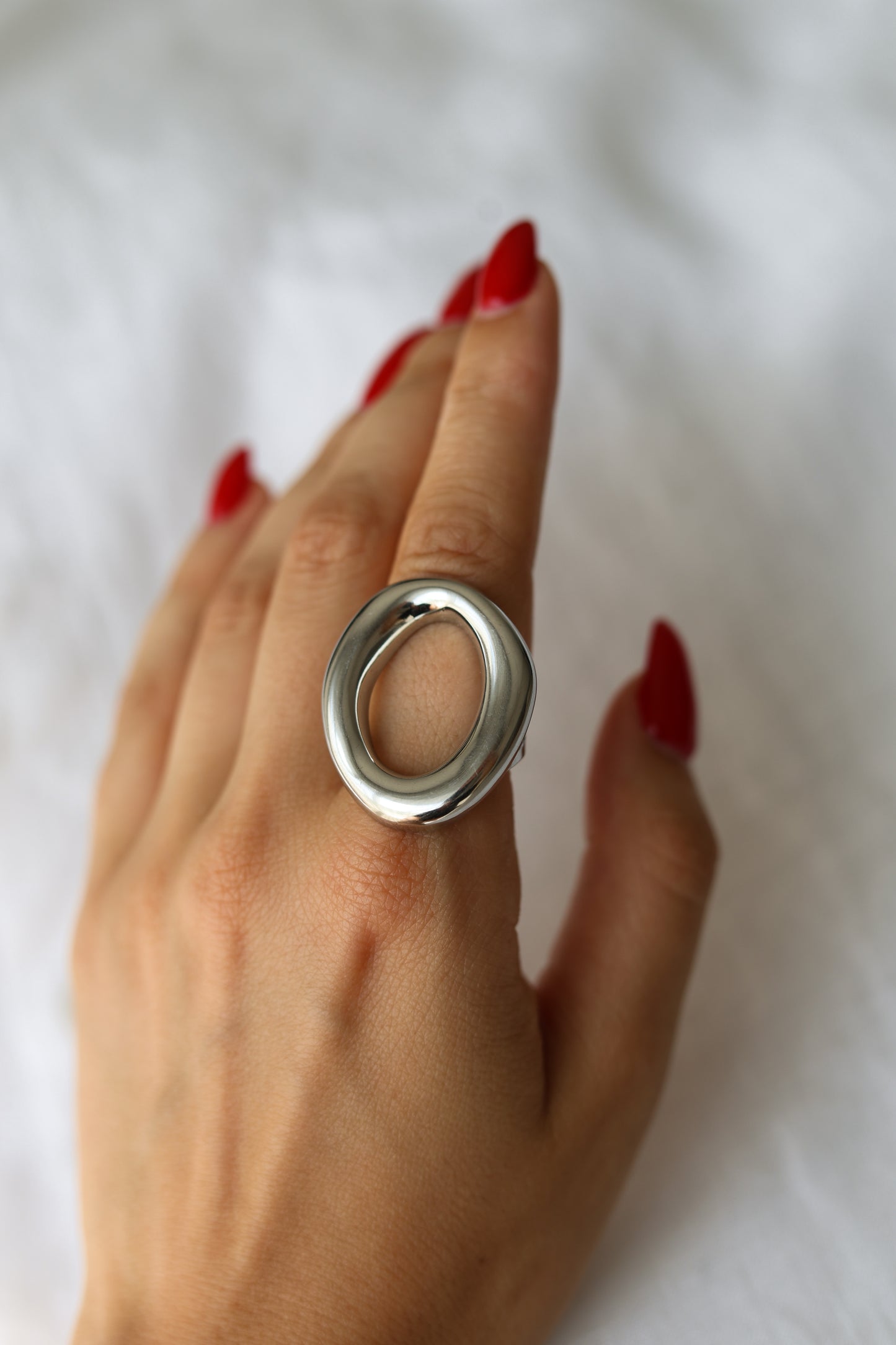 Megan Fox - ring