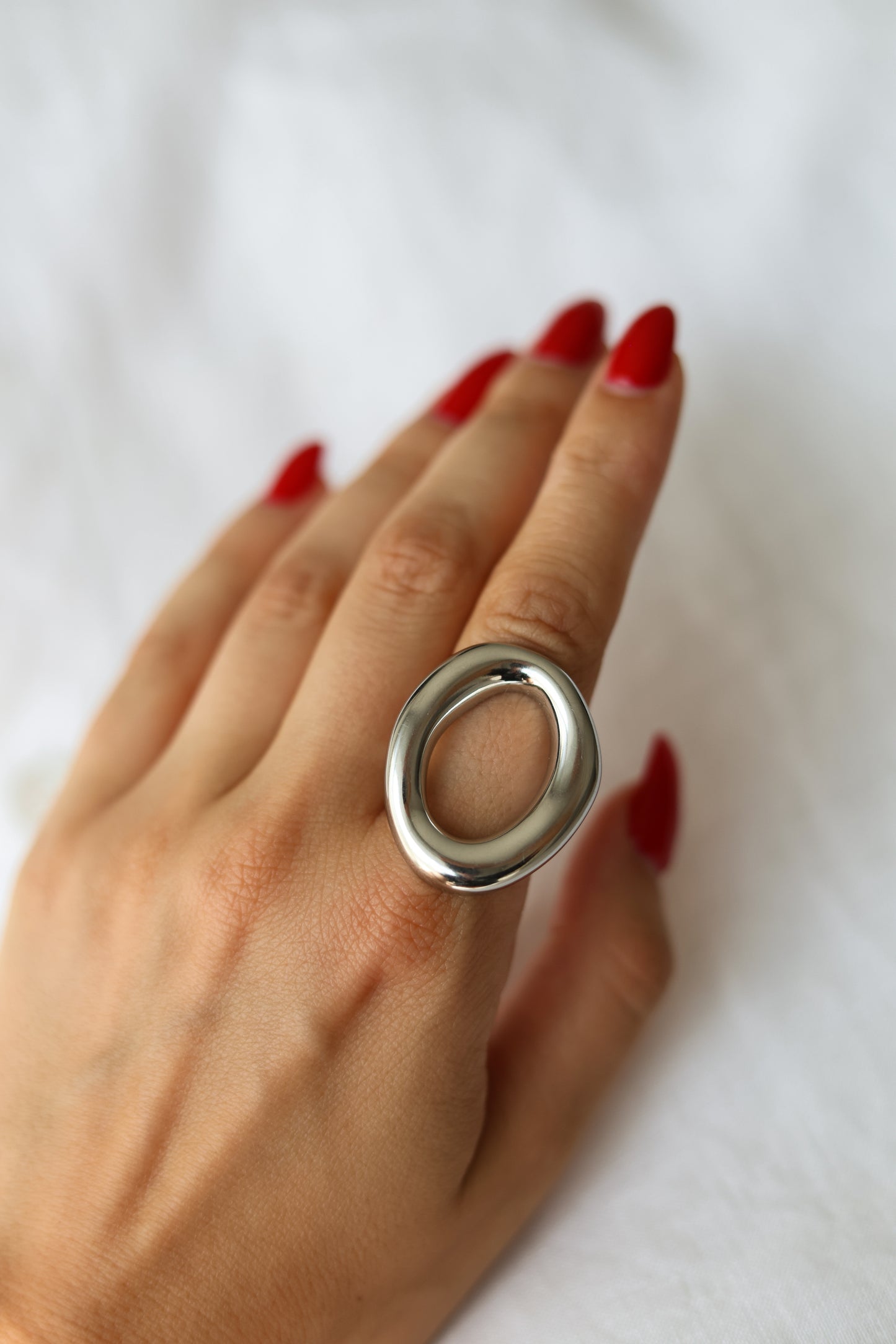 Megan Fox - ring