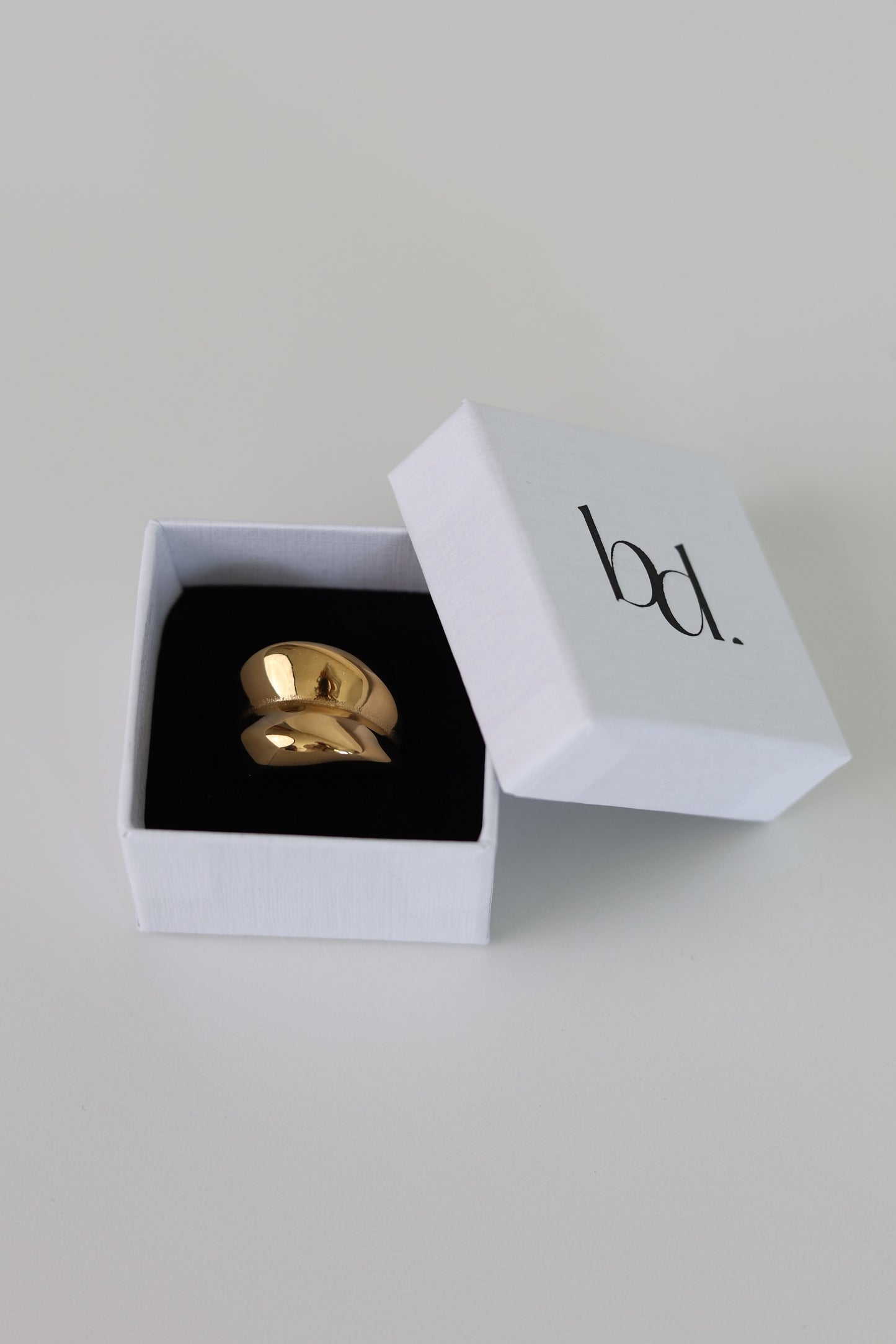 Aella - ring
