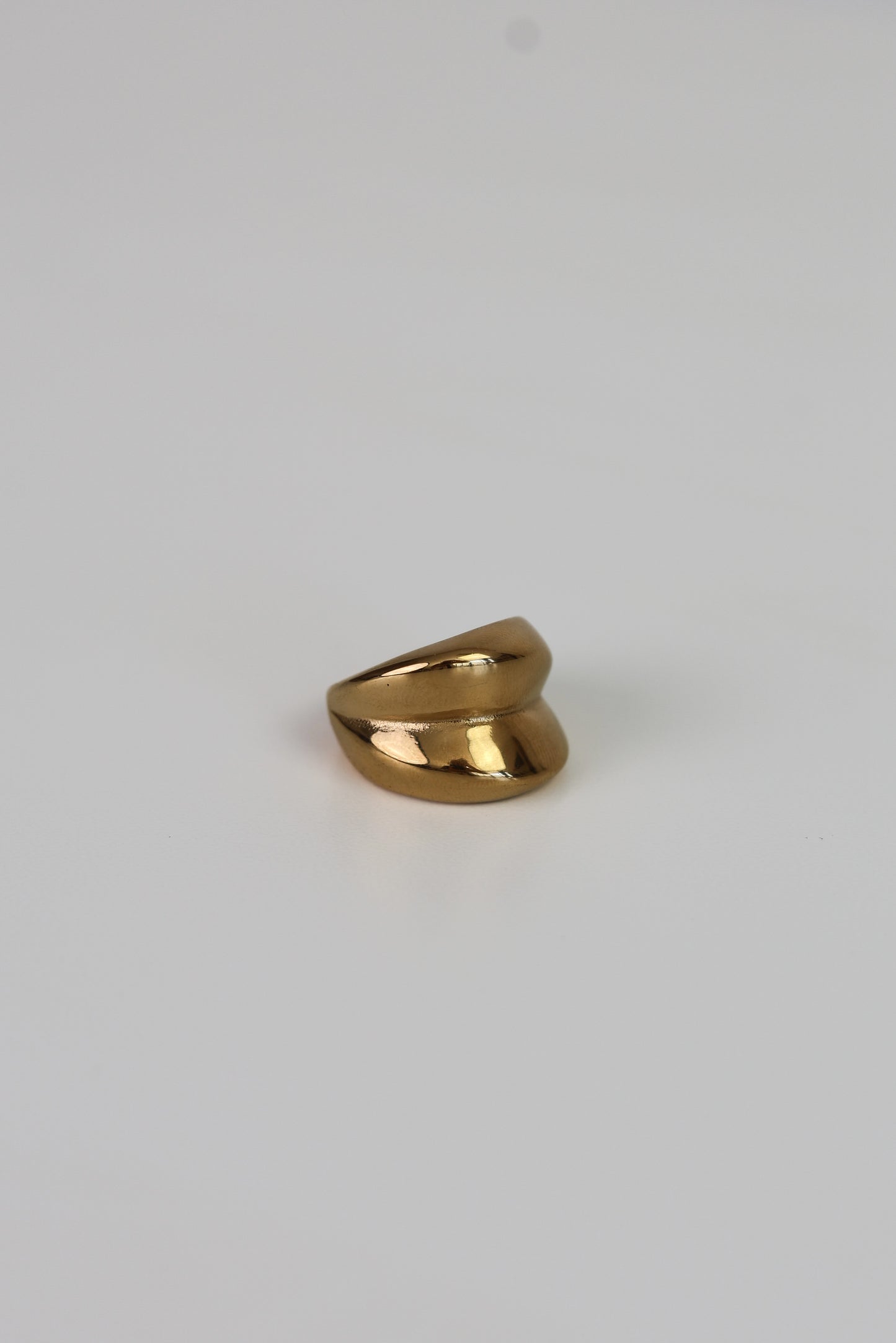 Aella - ring