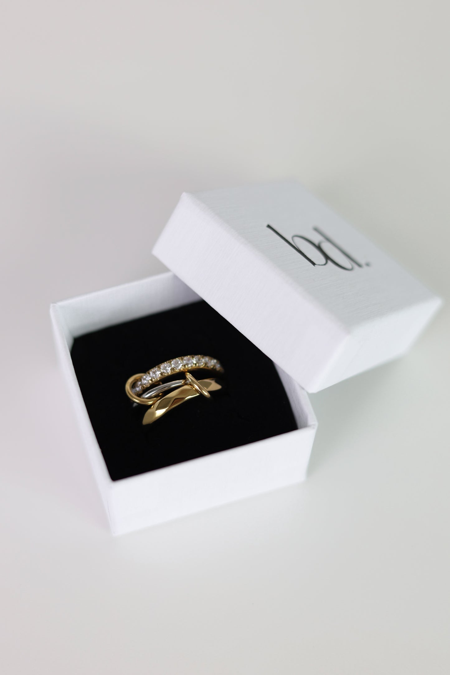 Themis - ring