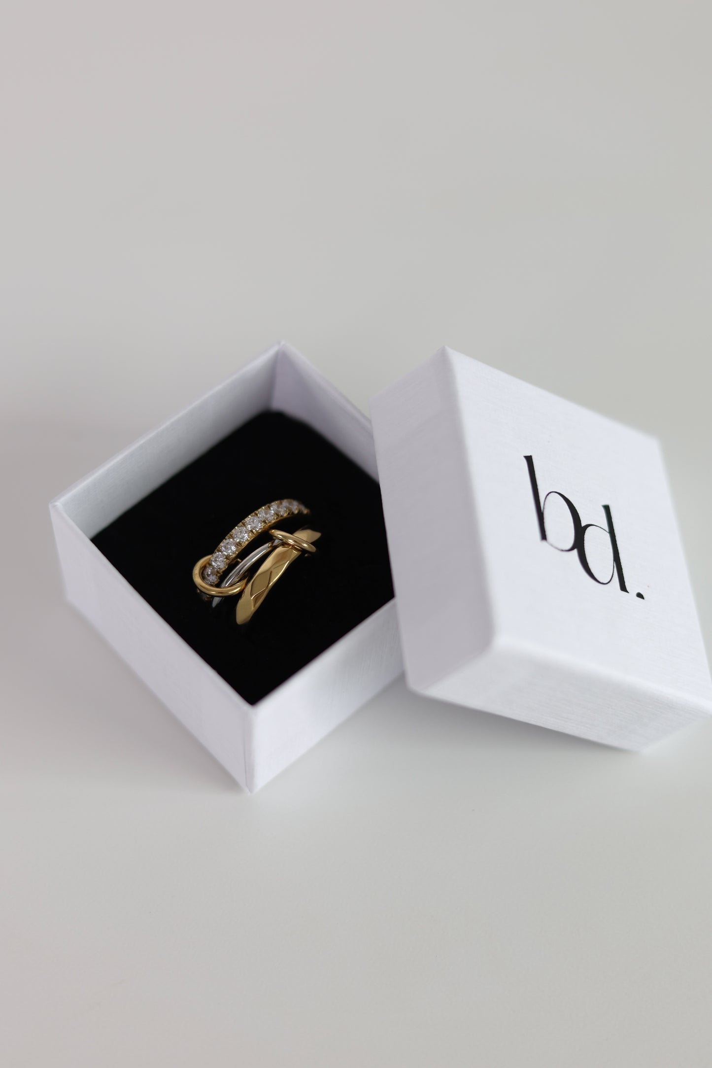 Themis - ring