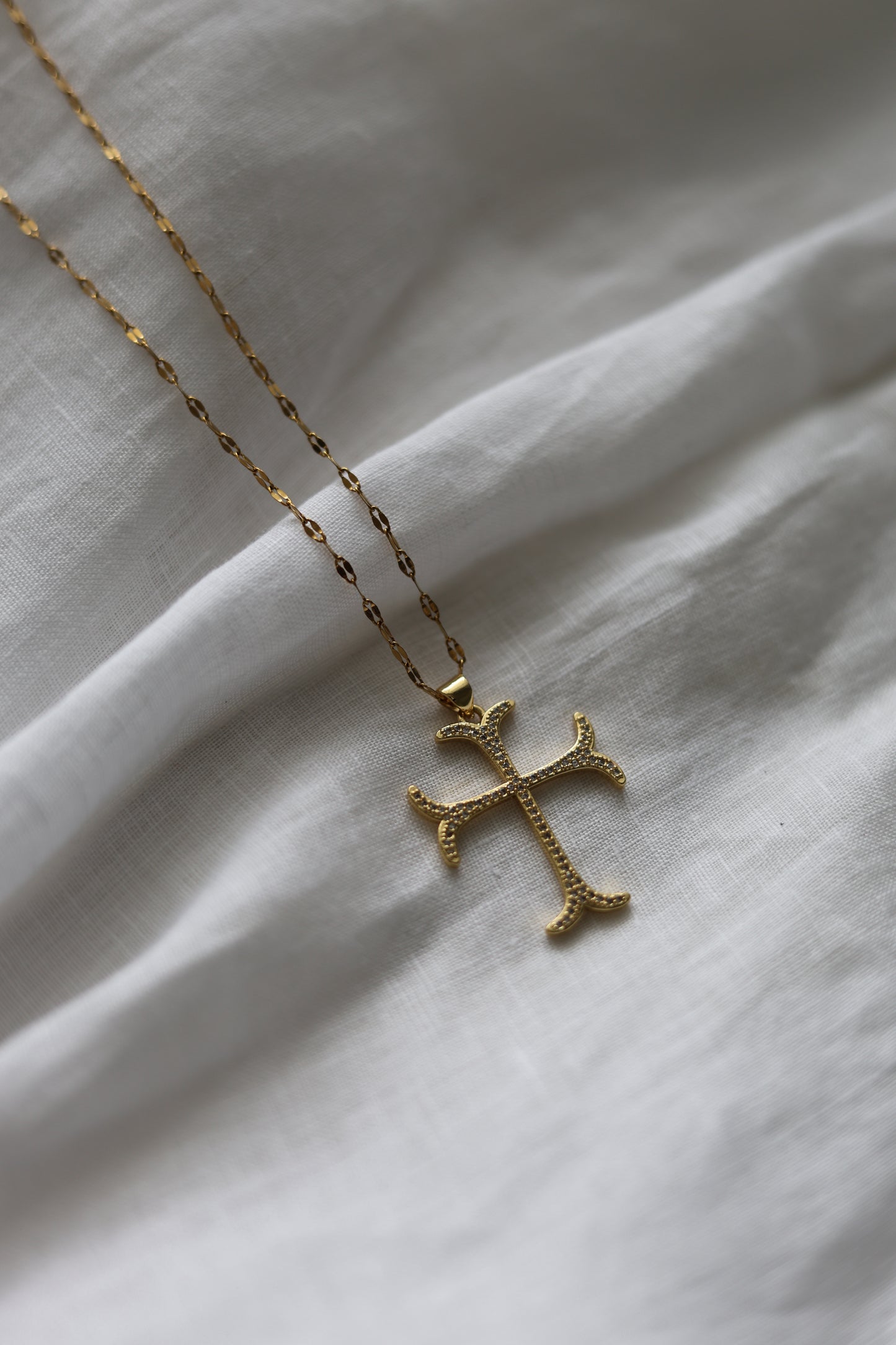 Rihanna - necklace