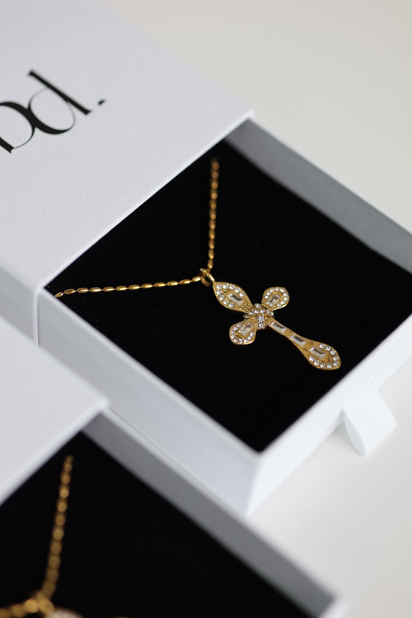 Isabella Cross - necklace