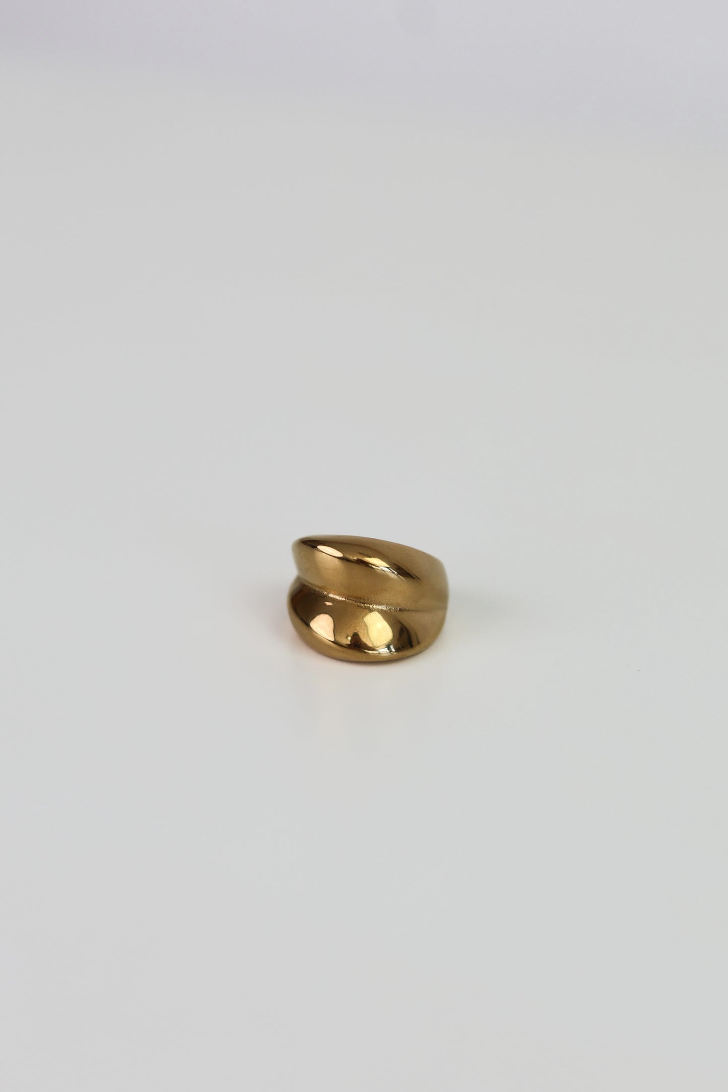 Aella - ring